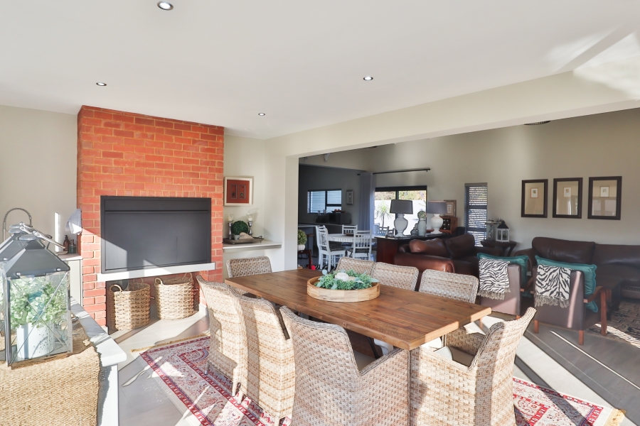 To Let 4 Bedroom Property for Rent in The Coves North West